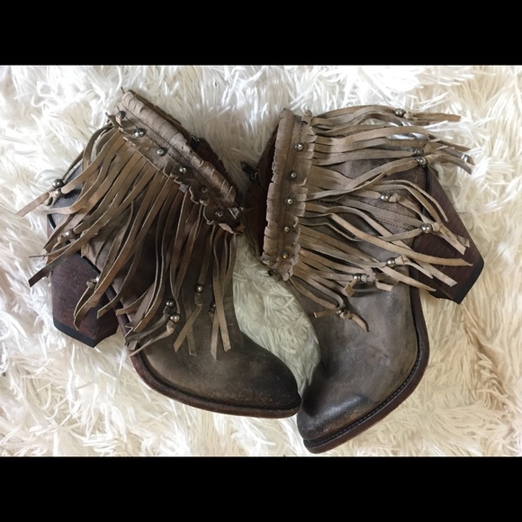 lucchese fringe boots